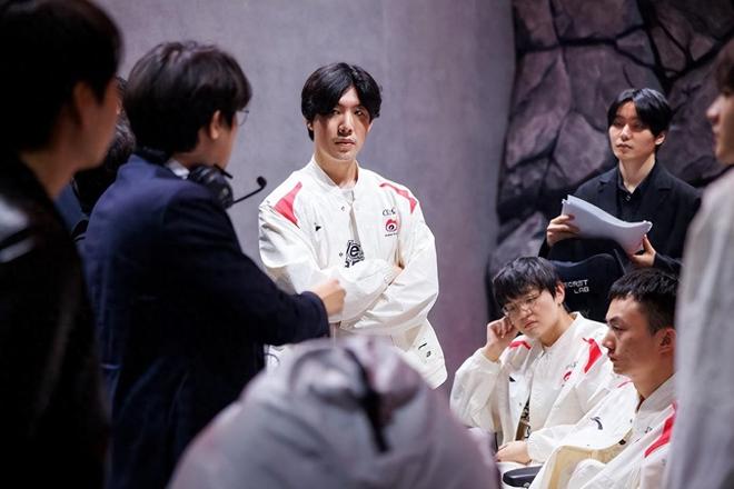 高的中场球 高的中场球