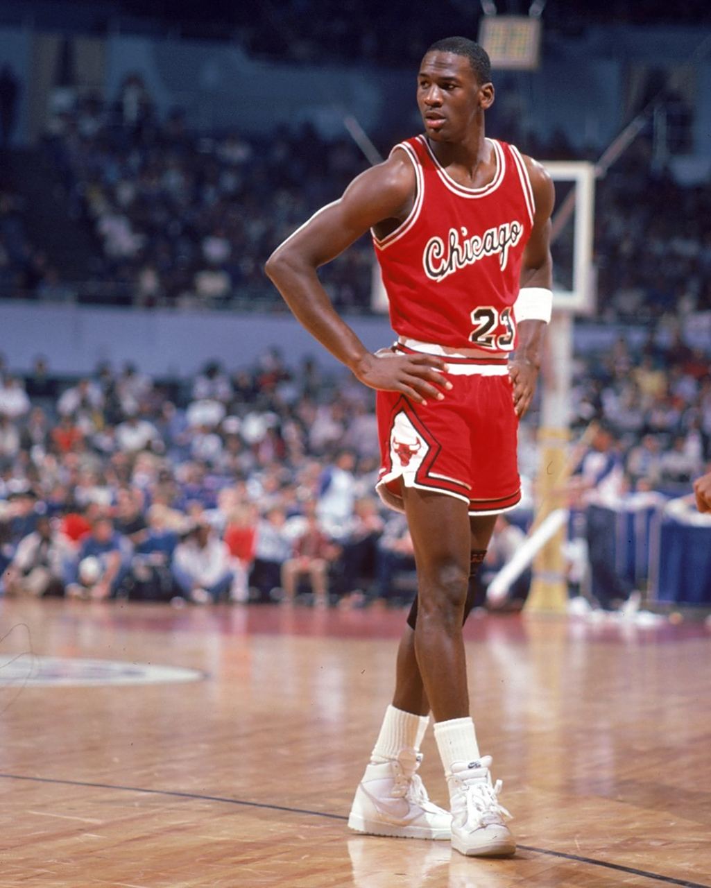 边后卫内收 边后卫内收