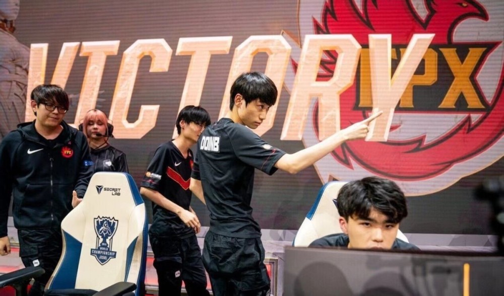 以果断闪现 以果断闪现